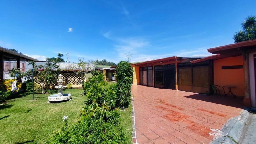 Venta de Casa con 6 habitaciones en Santa Bárbara de heredia MGA