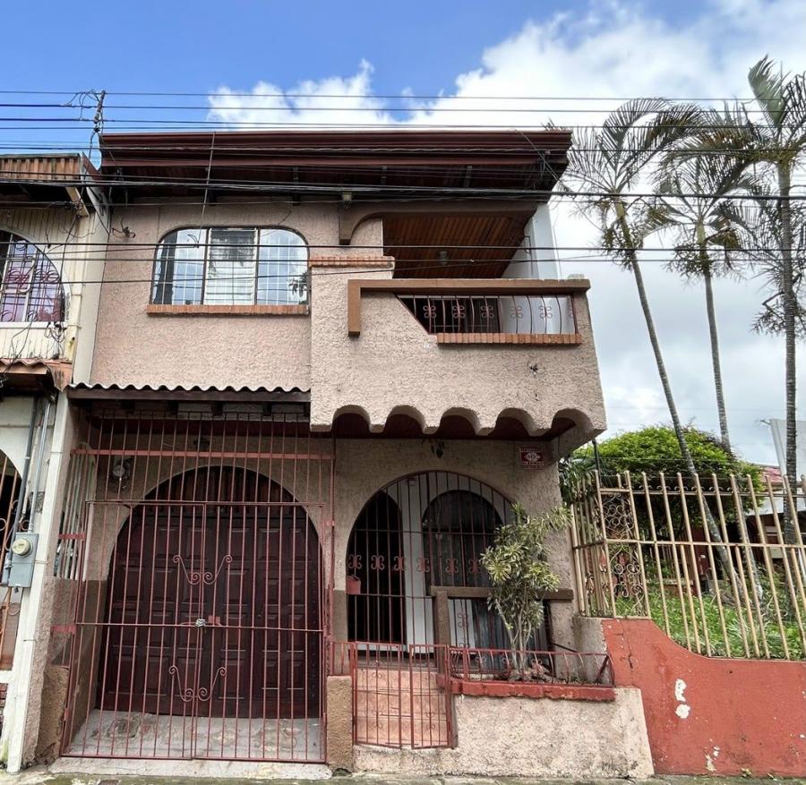 Venta de Casa con Uso de Suelo Mixto Comercial y Residencial en Alajuela. RAH 25-1221