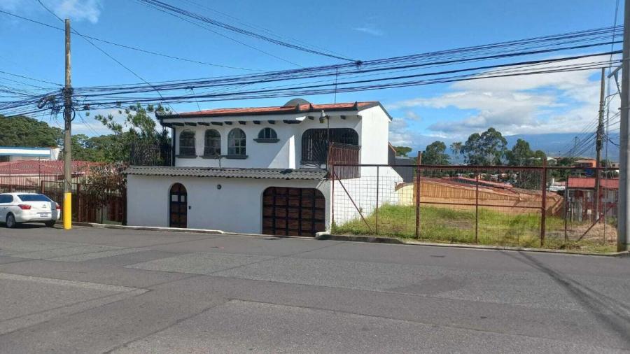 Venta de Casa con uso de suelo mixto en sabanilla Montes de Oca (MGA)