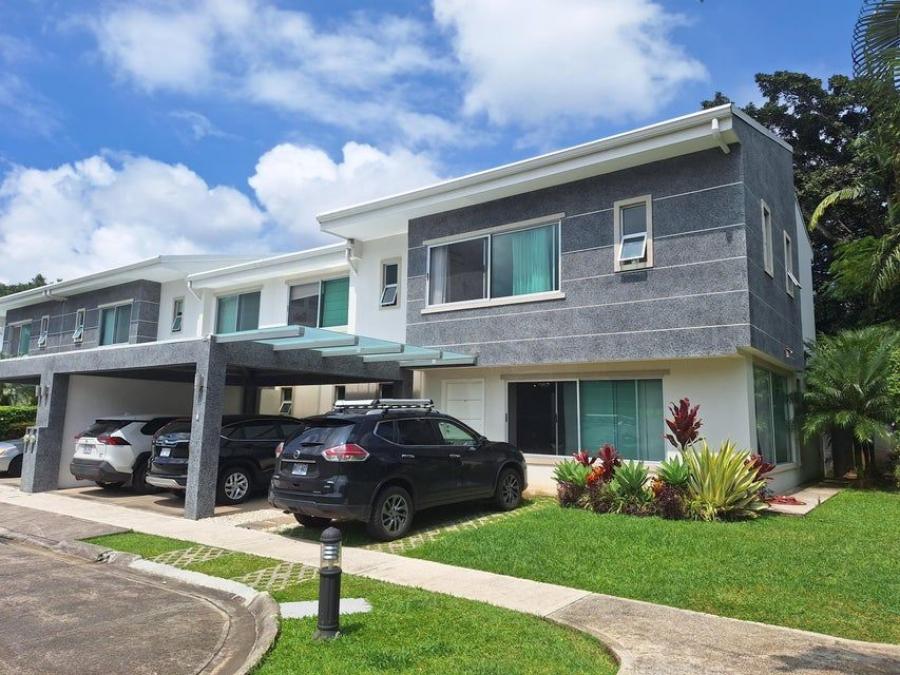 Foto Casa en Venta en Piedades, San José - U$D 450.000 - CAV108406 - BienesOnLine