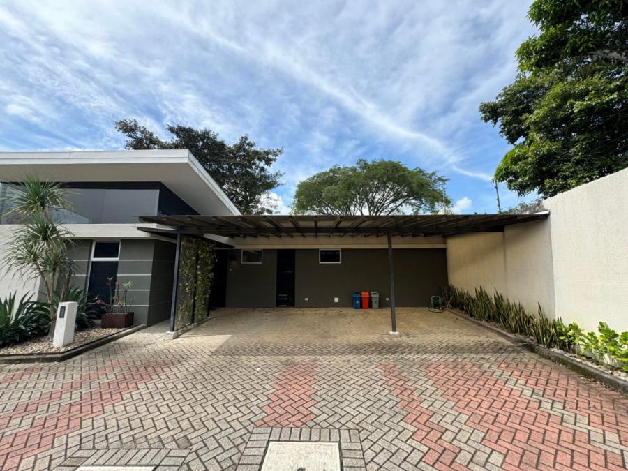 Venta de Casa en Brasil de Santa Ana. RAH 25-700