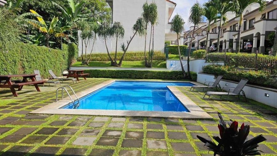 Venta de casa en condominio de Lagunilla Heredia