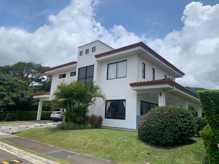 Venta de casa en condominio en Piedades de Santa Ana