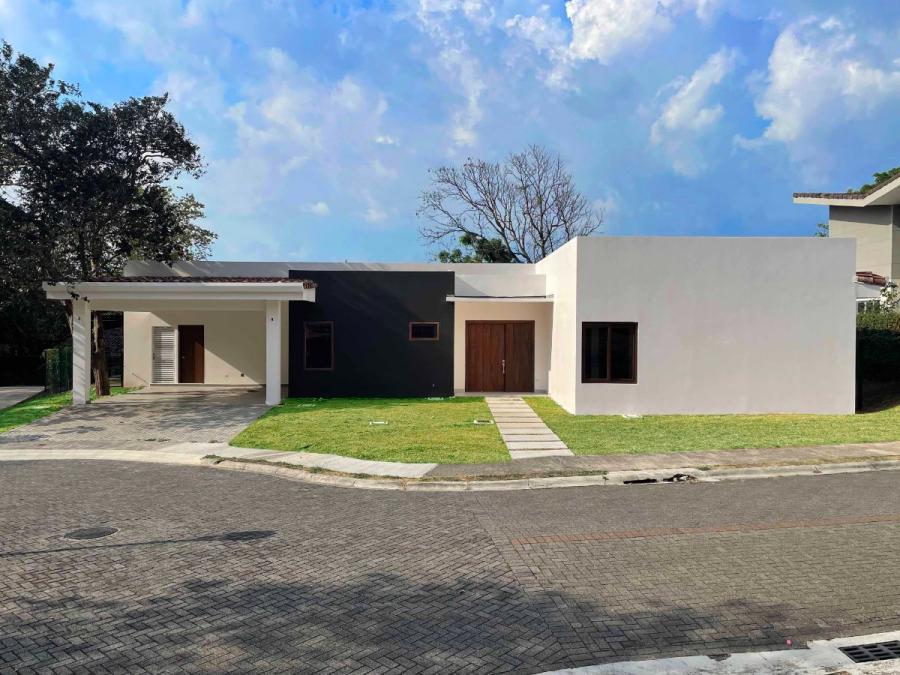 Venta de casa en Condominio en Piedades Santa Ana