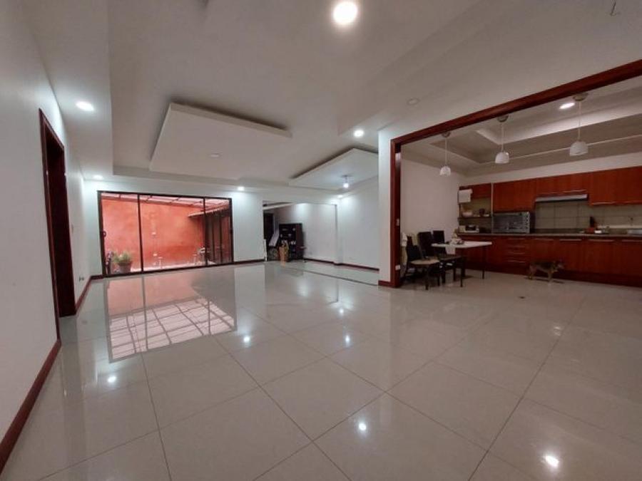 Foto Casa en Venta en Escazú centro, Escazú, San José - U$D 300.000 - CAV54267 - BienesOnLine