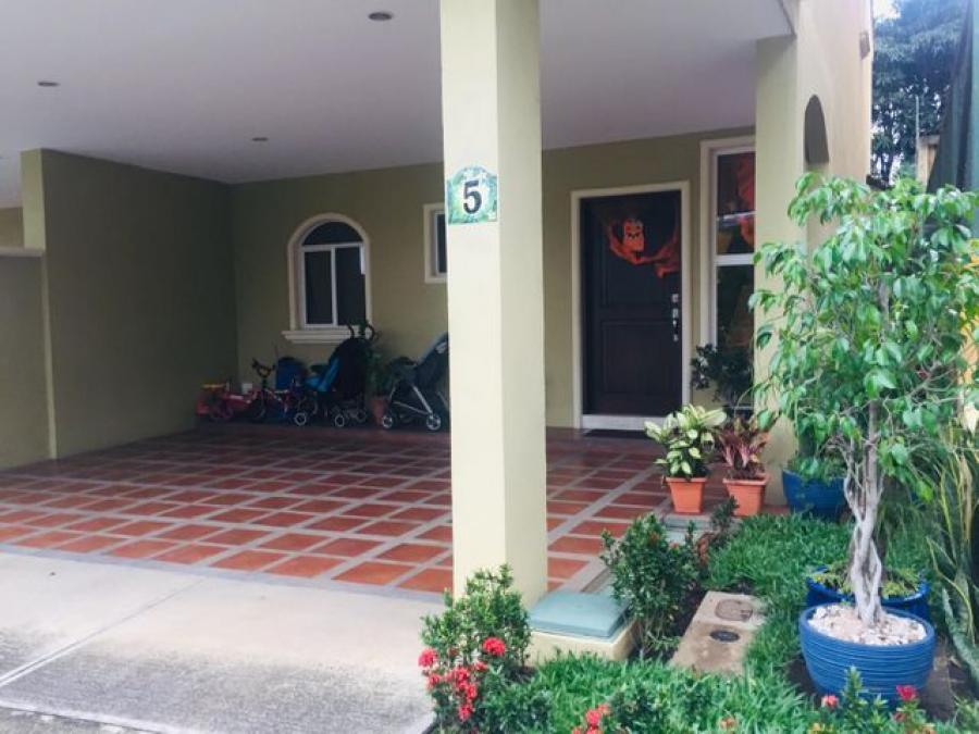 VENTA DE CASA EN ESCAZÚ SAN JOSÉ CL22-2202