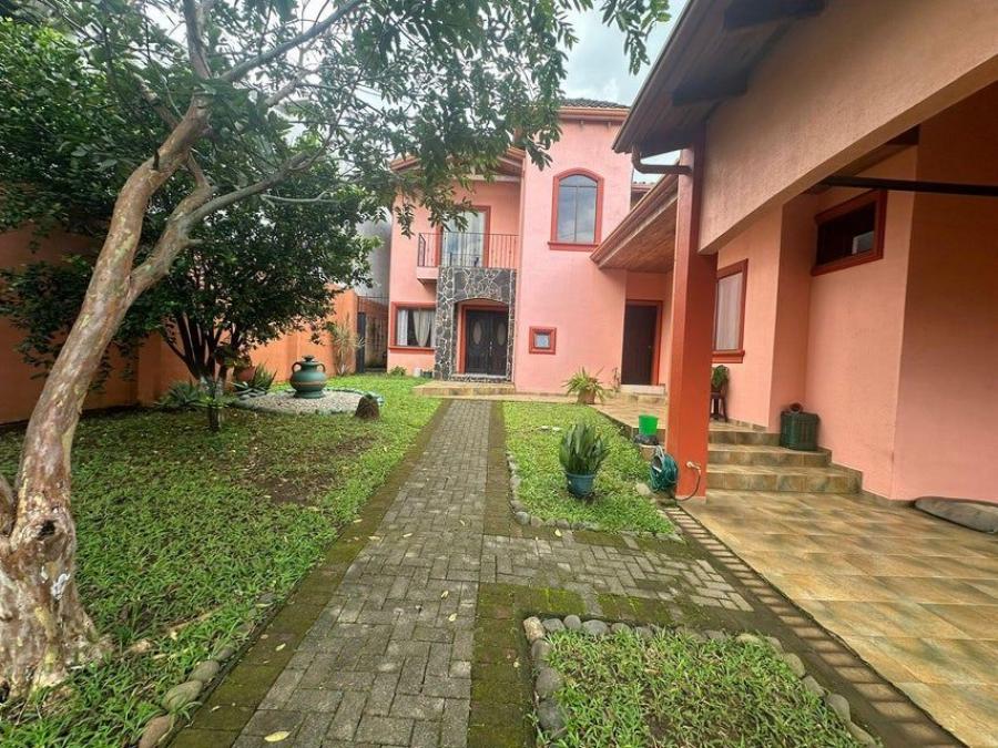 Venta de Casa en Flores de Heredia. RAH 25-604