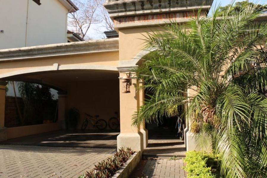 Foto Casa en Venta en Escaz, San Jos - U$D 620.000 - CAV35108 - BienesOnLine