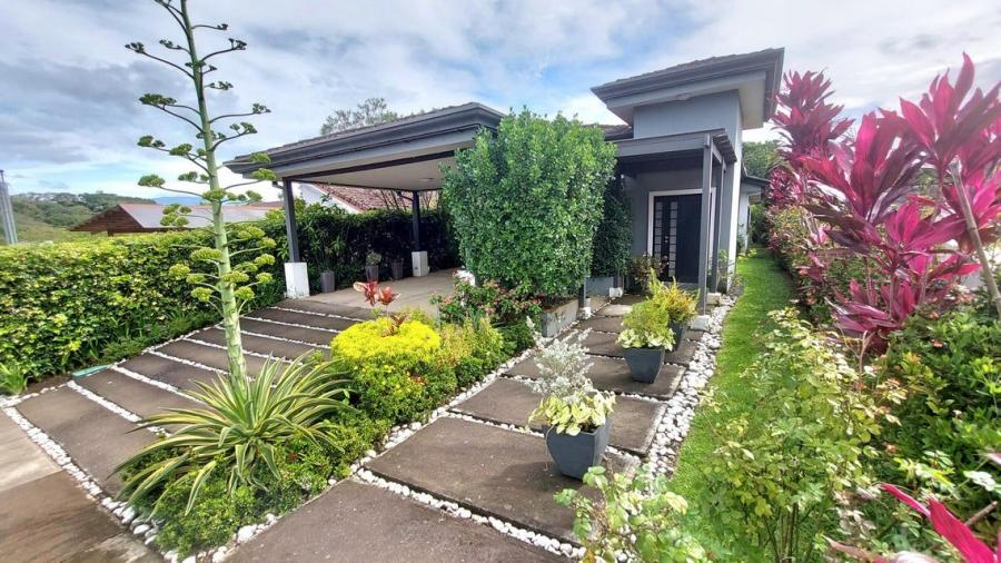 VENTA DE CASA EN LA GUACIMA PBR