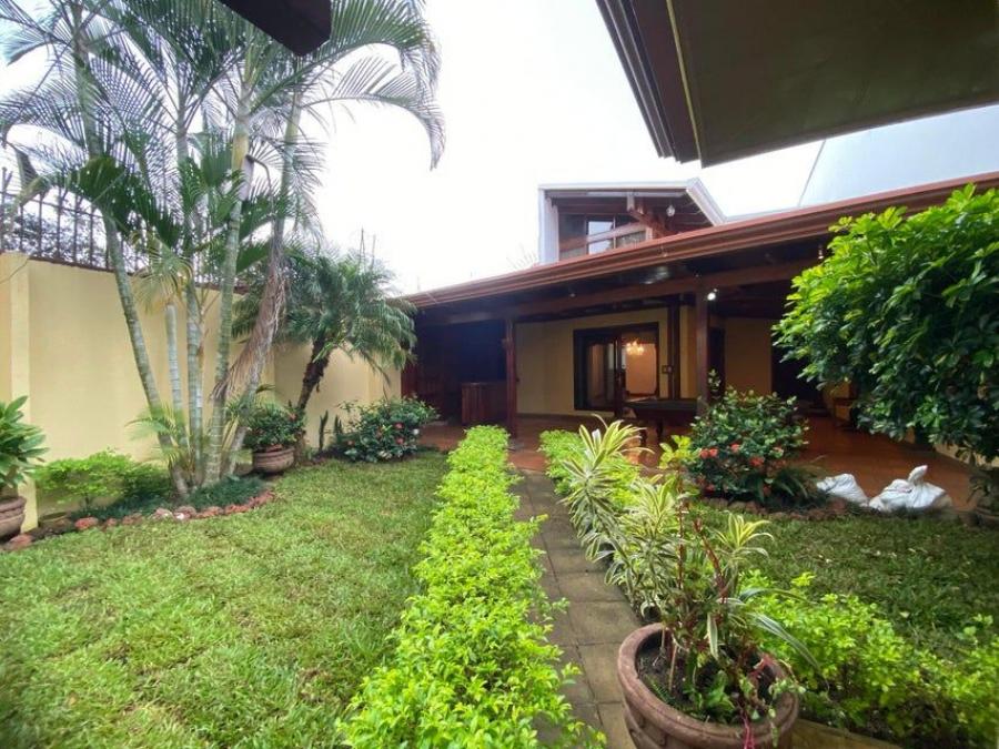 Venta de Casa en La Tropicana, Alajuela. RAH 25-988