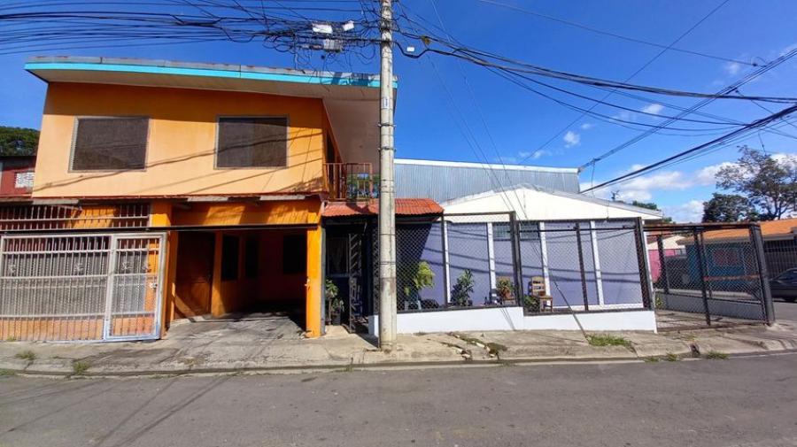 Venta de Casa en Las Promesas, Santa Ana.