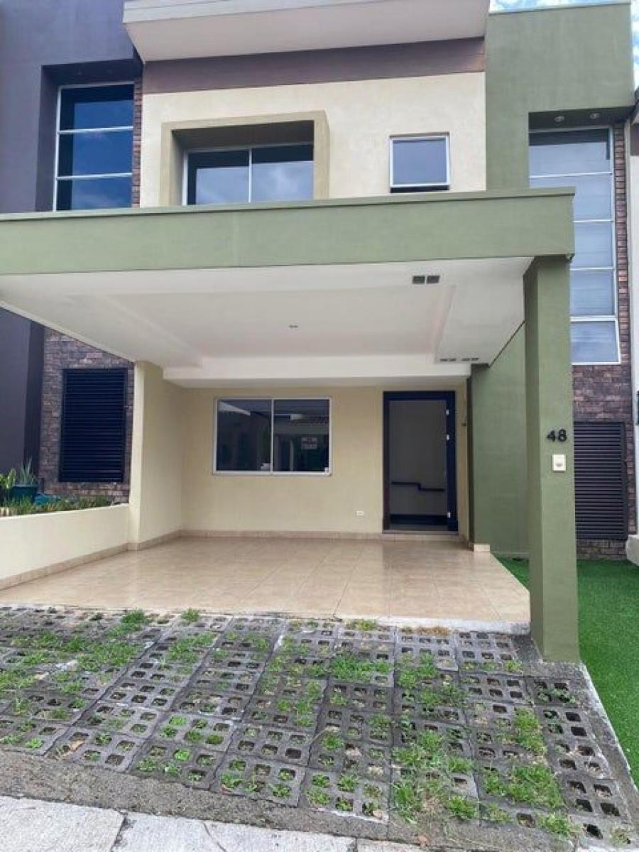 Venta de Casa en Mercedes, Heredia. RAH 24-1682