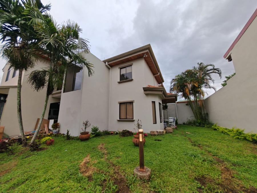 Venta de casa en Residencial Vereda Real en Santo Domingo de Heredia