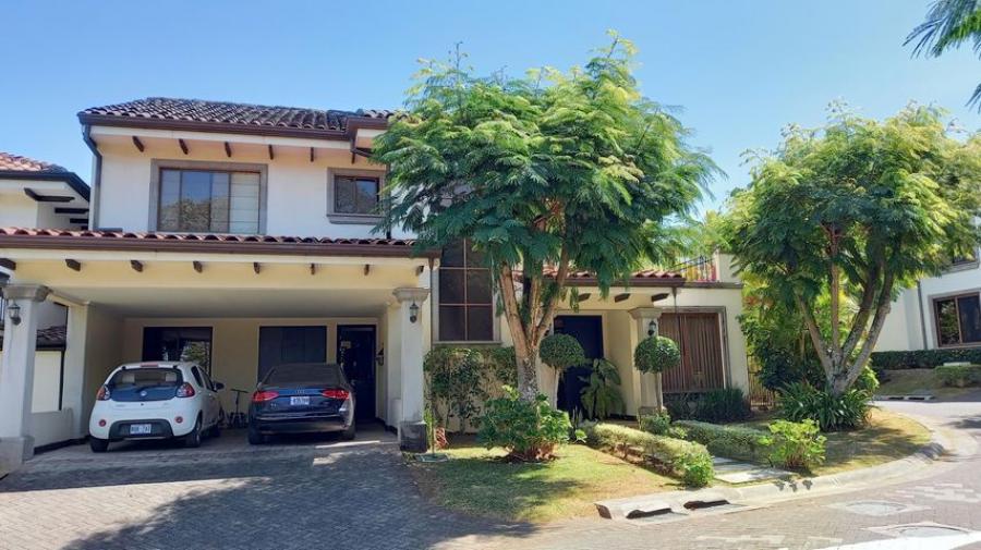 Venta de Casa en Rio Oro, Santa Ana.