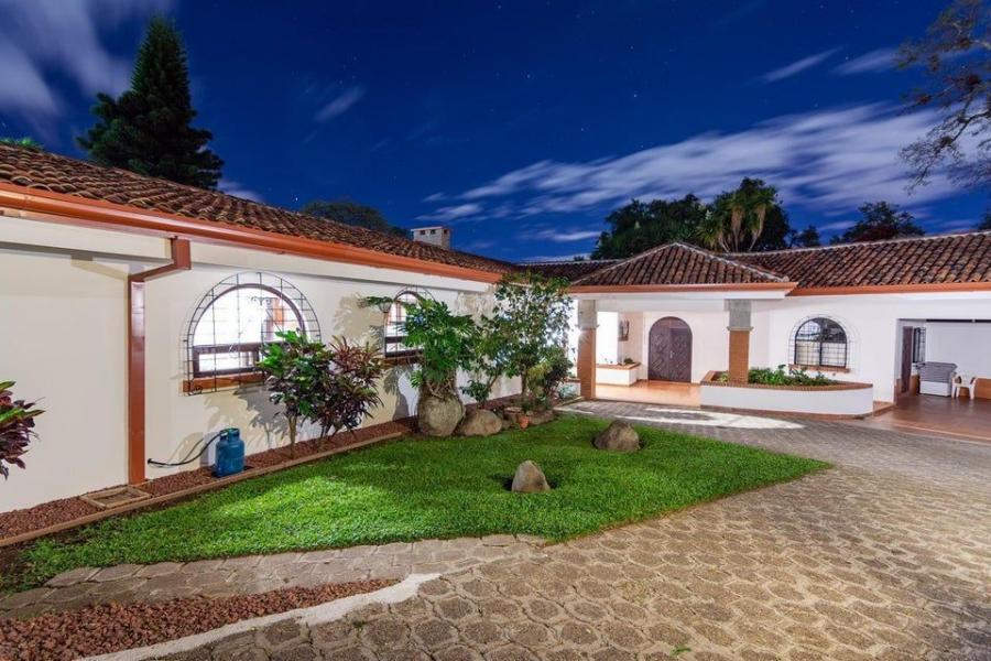 VENTA DE CASA EN SAN RAFAEL DE ESCAZU PBR