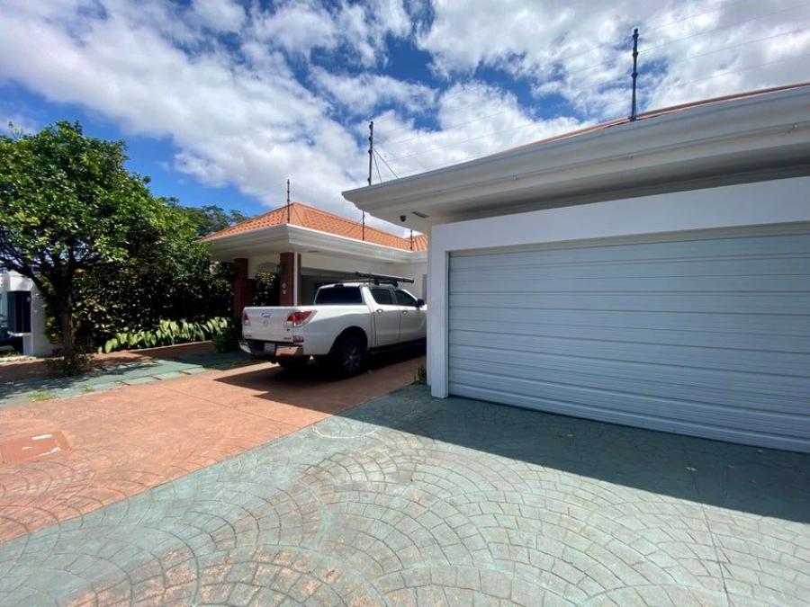 Foto Casa en Venta en Escazú, San José - U$D 410.000 - CAV105656 - BienesOnLine