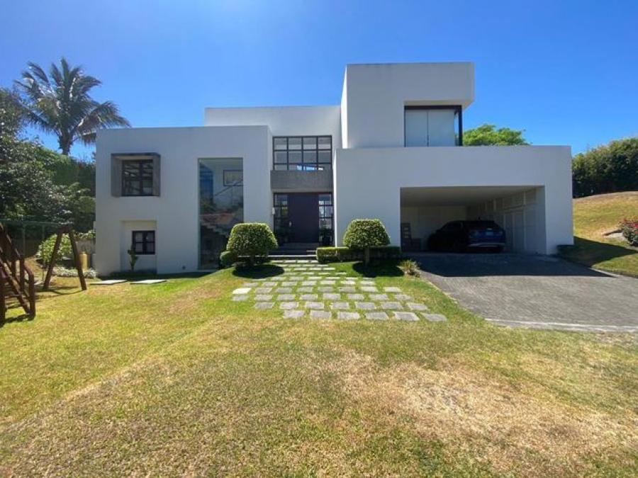 Venta de Casa en Villa Real, Santa Ana.