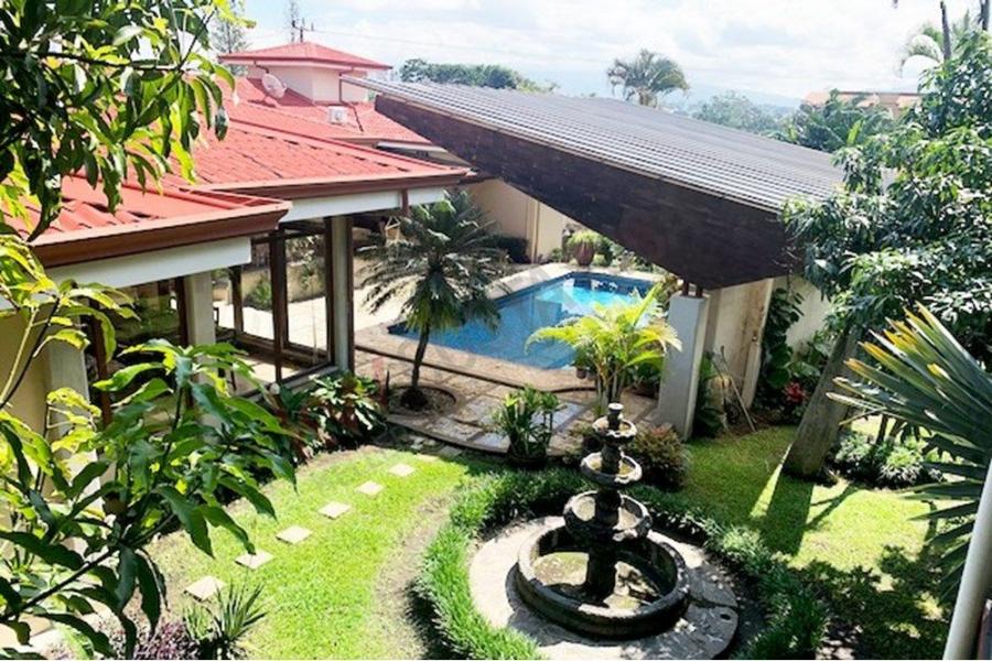 Venta de casa independiente con Piscina en San Rafael, Escazu US$ 890.000 #6569