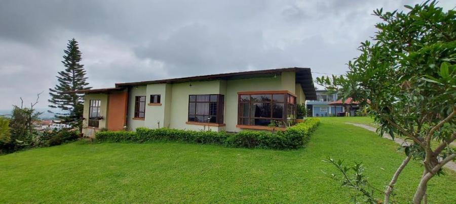 Venta de Casa y Apartamento en Vázquez de Coronado, San José.