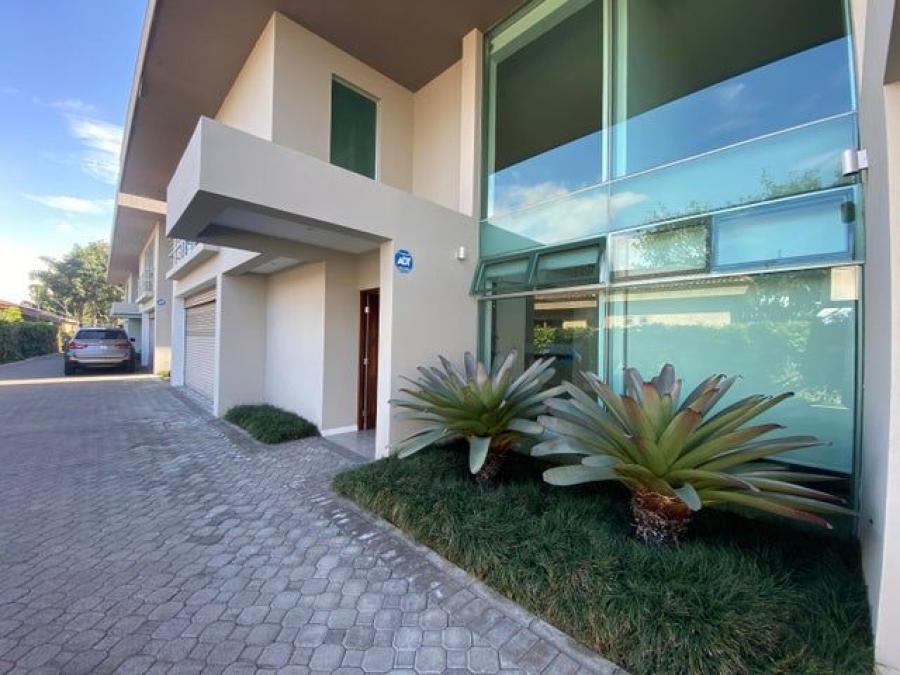 Venta de condominio de 4 apartamentos en Escazú