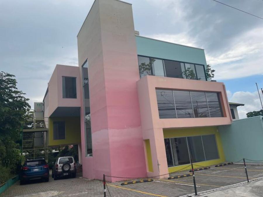 Venta de Edificio Comercial en Guachipelín, Escazú.