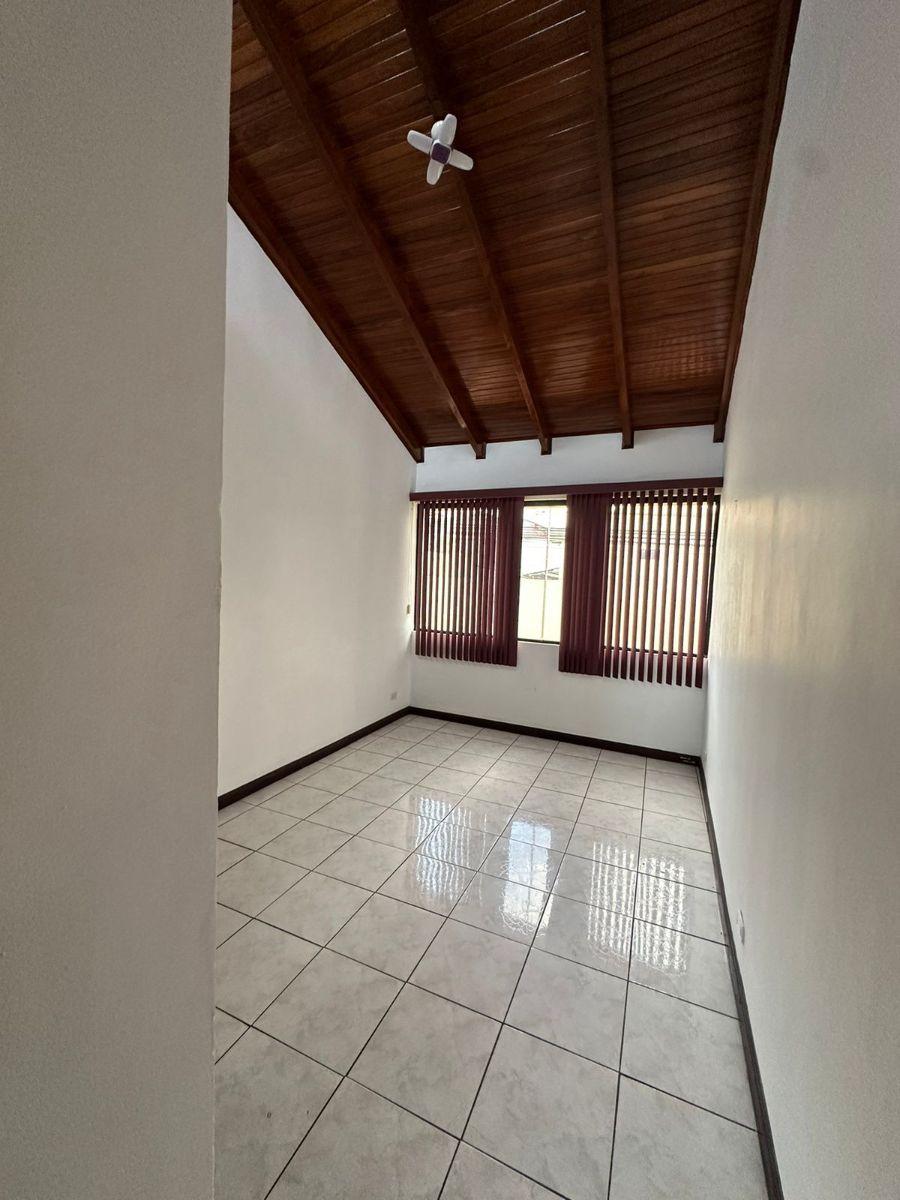 Foto Casa en Venta en Uruca, San Jos - U$D 325.000 - CAV98046 - BienesOnLine