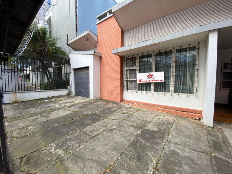 Venta de propiedad con 2 casas sobre el Paseo Colón JAP 22-1235