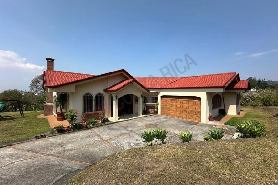 Venta de Propiedad con Casa en Residencial de San Isidro Heredia