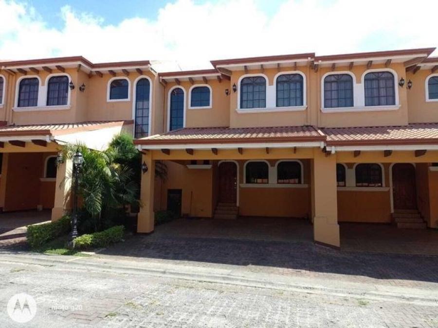 Venta de Town House en Escazú. 