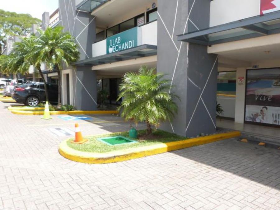 YAS 20-1342 Bello y amplio local comercial en alquiler