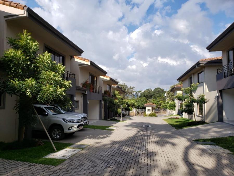 Yza 20-1863 Casa a estrenar en condominio pequeño, rodeado de Naturaleza