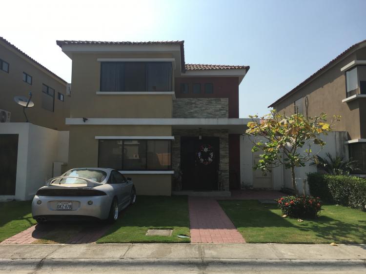 Foto Casa en Venta en Ciudad Celeste, Guayas - U$D 175.000 - CAV27407 - BienesOnLine