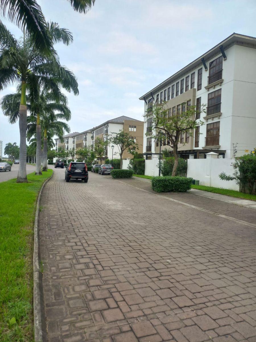 Departamento en planta baja vendo   En Vista Lagos-Mocolí, Samborondón, Guayas, Ecuador