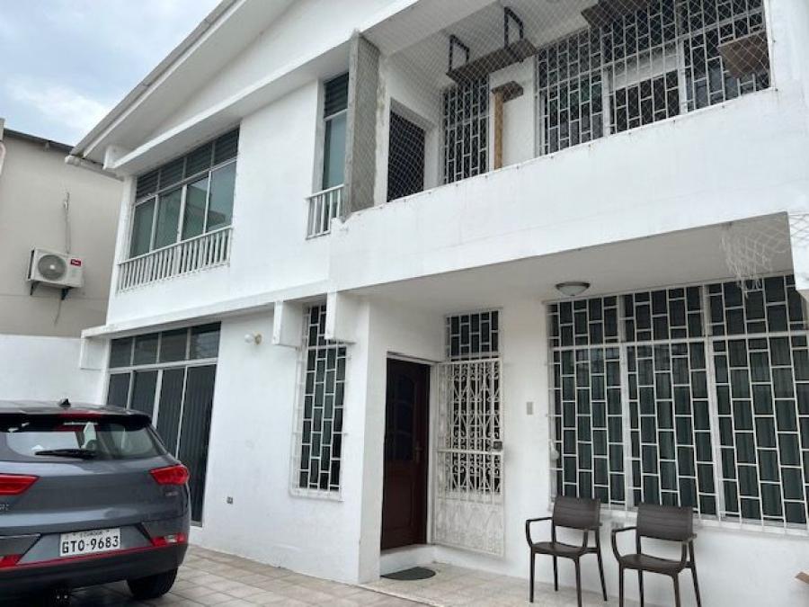 Foto Casa en Venta en TARQUI, Guayaquil, Guayas - U$D 245.000 - CAV40079 - BienesOnLine