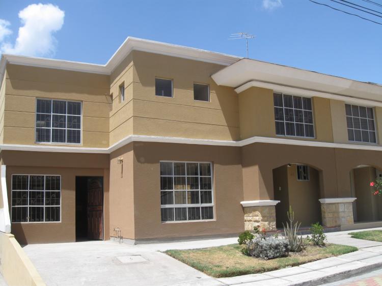 Casa Nueva en Venta Quito Via Mitad del Mundo Diagonal a Maresa Conjunto Residencial