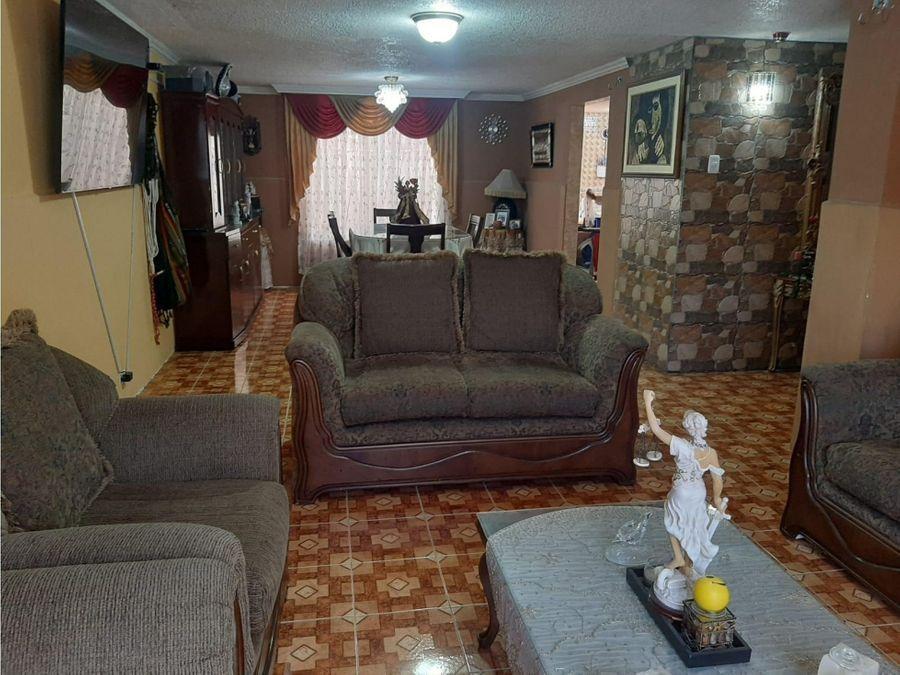 Foto Casa en Venta en Quito, Pichincha - U$D 110.000 - CAV40077 - BienesOnLine