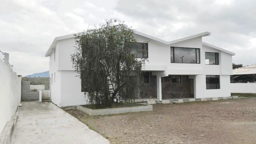 Hermosa Casa en Venta en Sangolquí - Tu Oasis de Tranquilidad y Confort