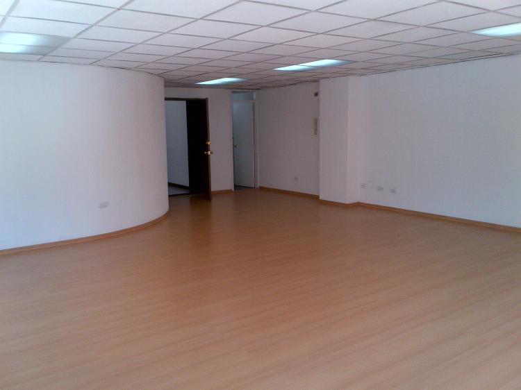 Foto Oficina en Arriendo en Shyris, Quito, Pichincha - U$D 450 - OFA9732 - BienesOnLine