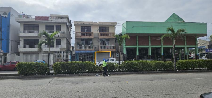 Local Comercial en Alquiler, La Garzota a 2 cuadras del Supermaxi