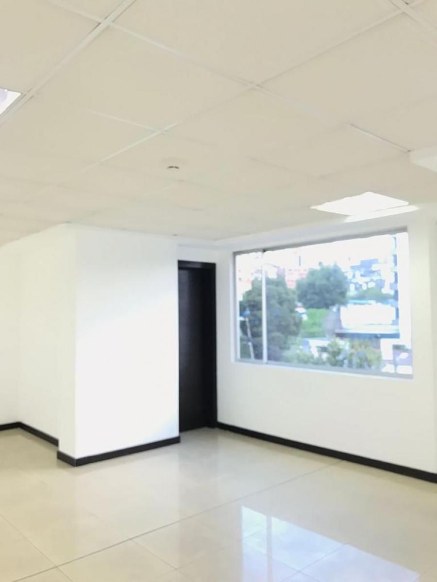 Oficina de arriendo en centro norte de Quito