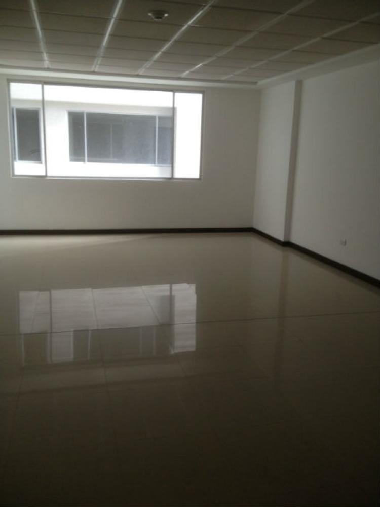 Foto Oficina en Arriendo en Quito, Pichincha - U$D 560 - OFA11650 - BienesOnLine