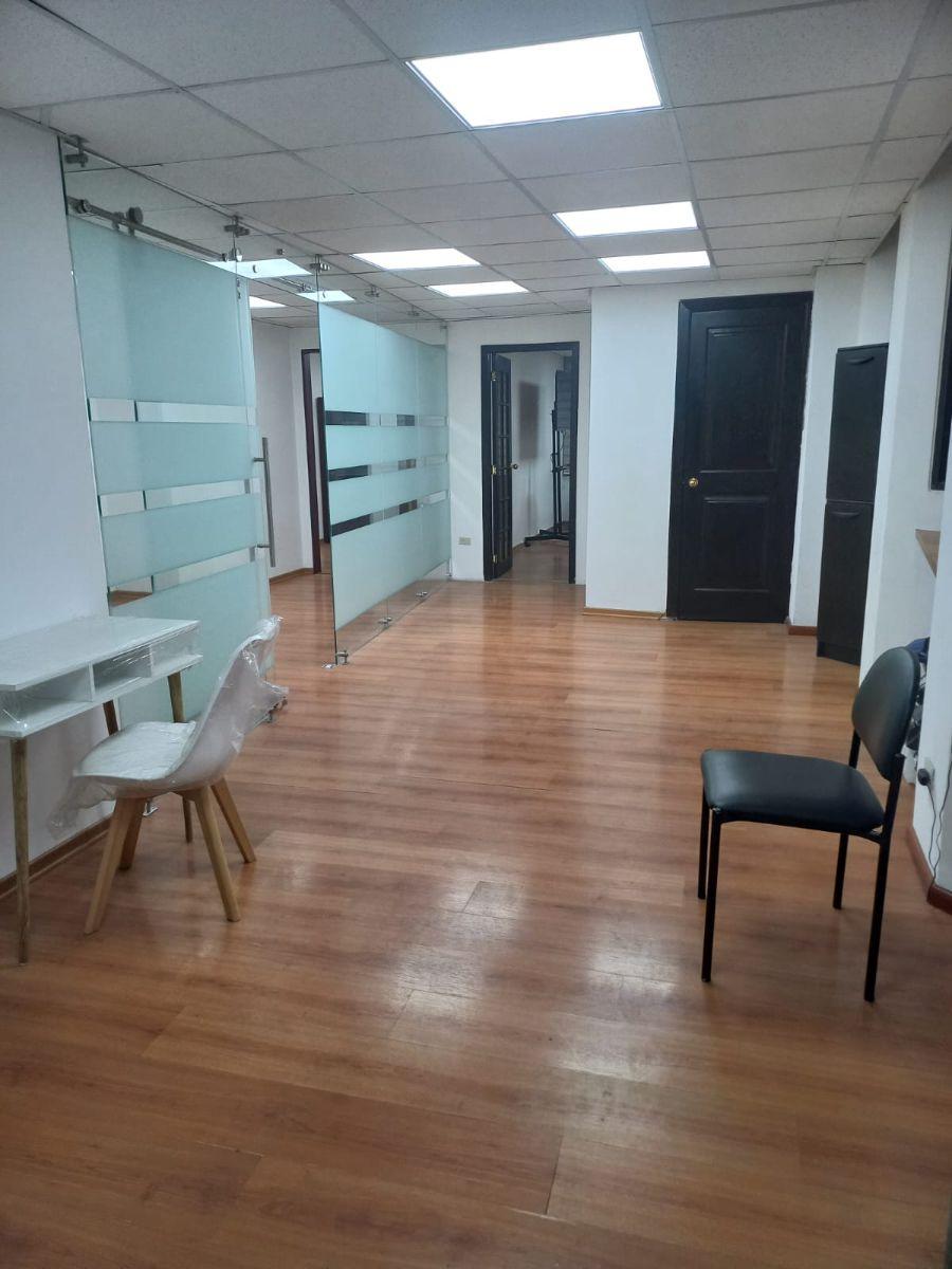 Foto Oficina en Arriendo en Iñaquito, Quito, Pichincha - U$D 250 - OFA40583 - BienesOnLine