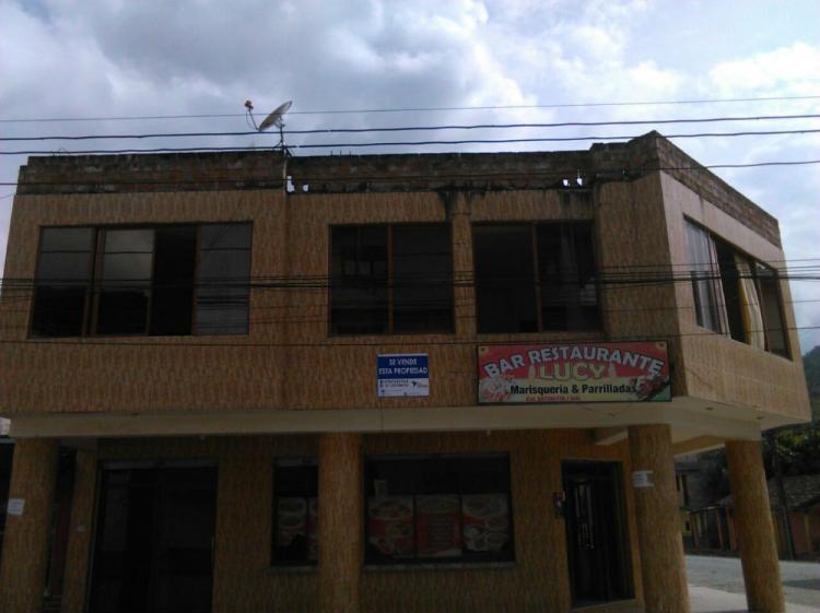 se vende casa esquinera de 2 plantas con locales comerciales