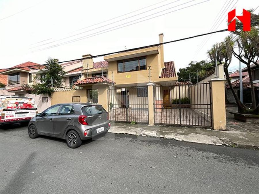 Foto Casa en Venta en SAN SEBASTIAN, Cuenca, Azuay - U$D 220.000 - CAV39947 - BienesOnLine