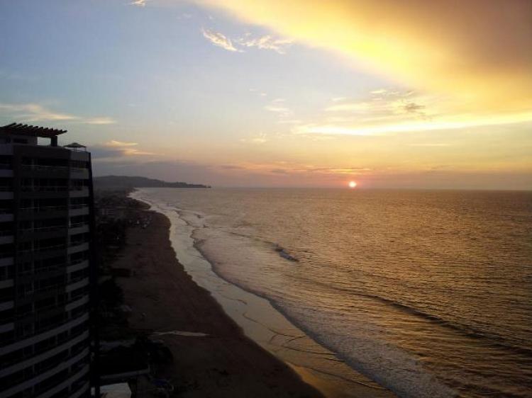 VENDO TERRENO ATACAMES (CON COMPLEJO TURISTICO), EL TERRENO FANTASTICO 6 CUADRAS DE LA PLAYA