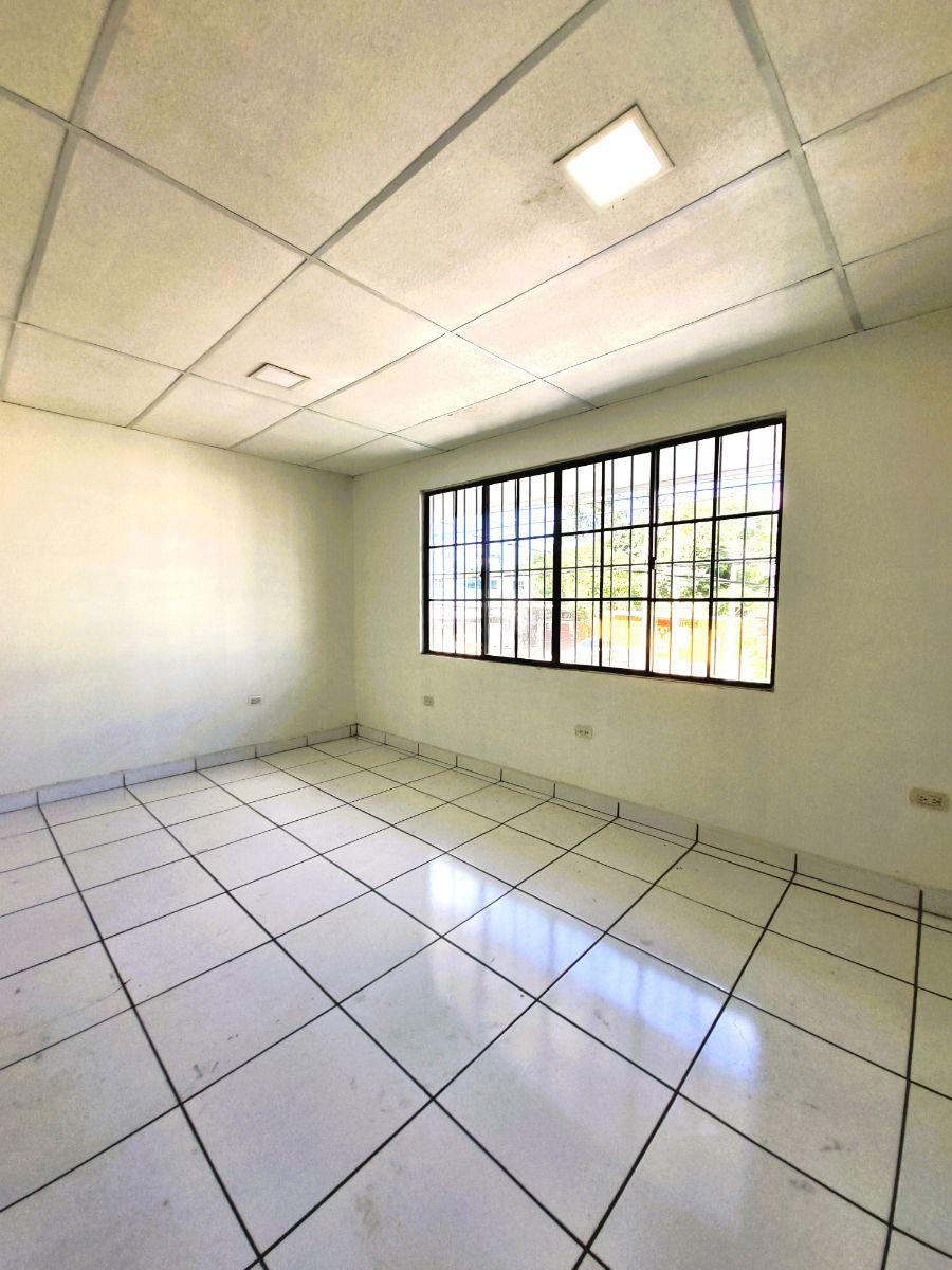 Foto Oficina en Alquiler en Colonia Miramonte, San Salvador - U$D 550 - OFA893 - BienesOnLine