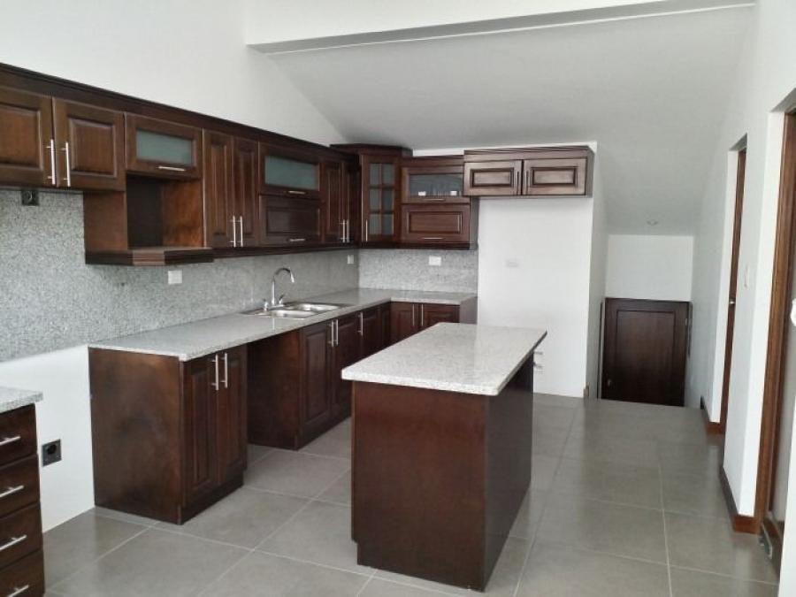 Foto Casa en Renta en Zona 10, Zona 10, Guatemala - U$D 2.400 - CAR46360 - BienesOnLine