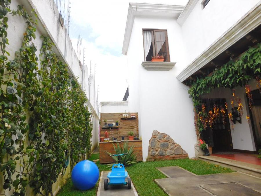 Foto Casa en Venta en San Lucas Sacatepquez, Sacatepquez - U$D 190.000 - CAV21484 - BienesOnLine