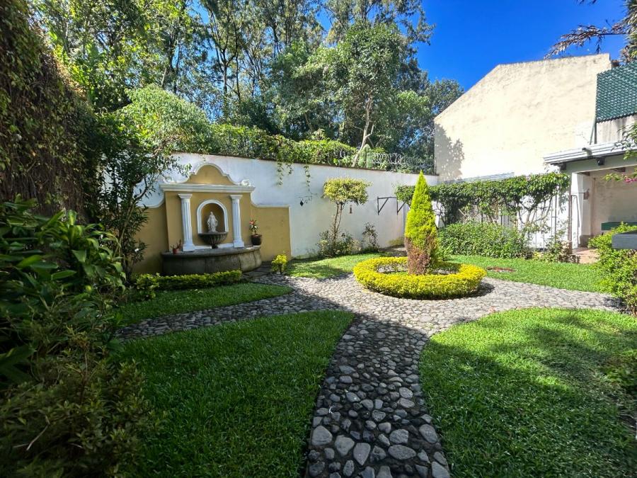 Casa en renta dentro de condominio residencial en el centro #AntiguaGuatemala