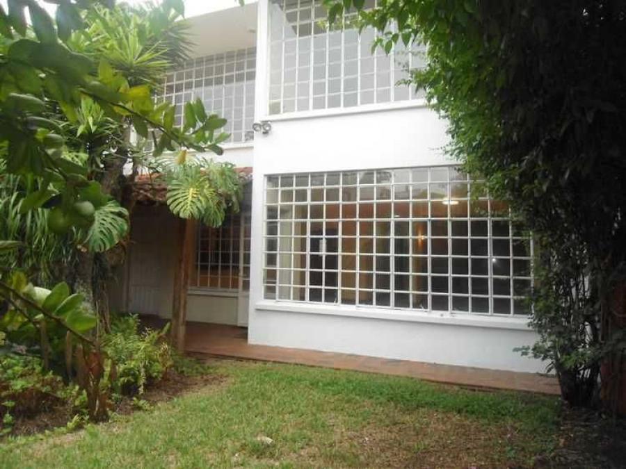 Foto Casa en Renta en ZONA 10, Guatemala, Guatemala - U$D 1.500 - CAR19808 - BienesOnLine